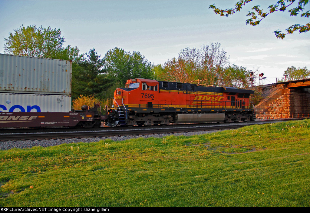 BNSF 7695 The one and only Yellow Swoosh!!!